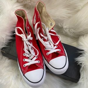 Hightop Red Converse Chuck Taylors ✨ NEW ✨